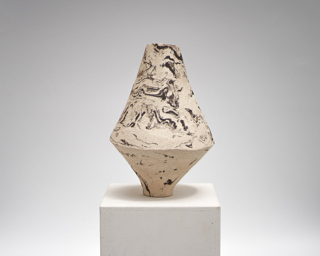 DUOTONE Vase, schwarz & weiß, marmoriert, mit einer Kante, #5