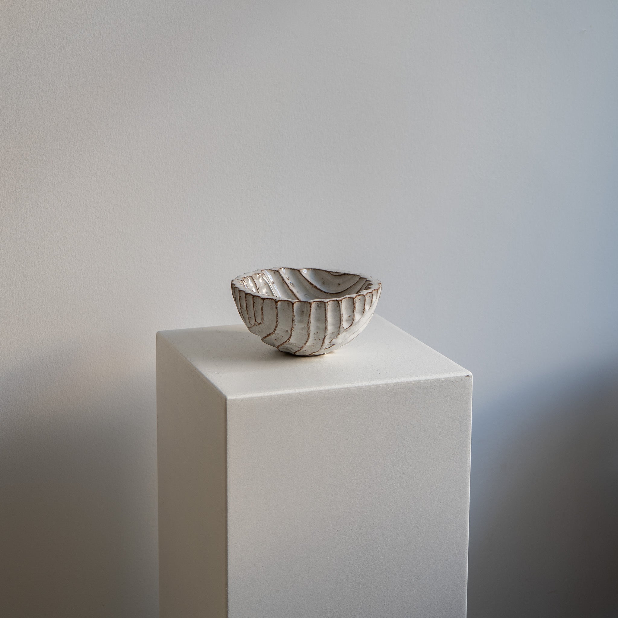 Schwere runde Schüssel mit Struktur Atelier von Ehren