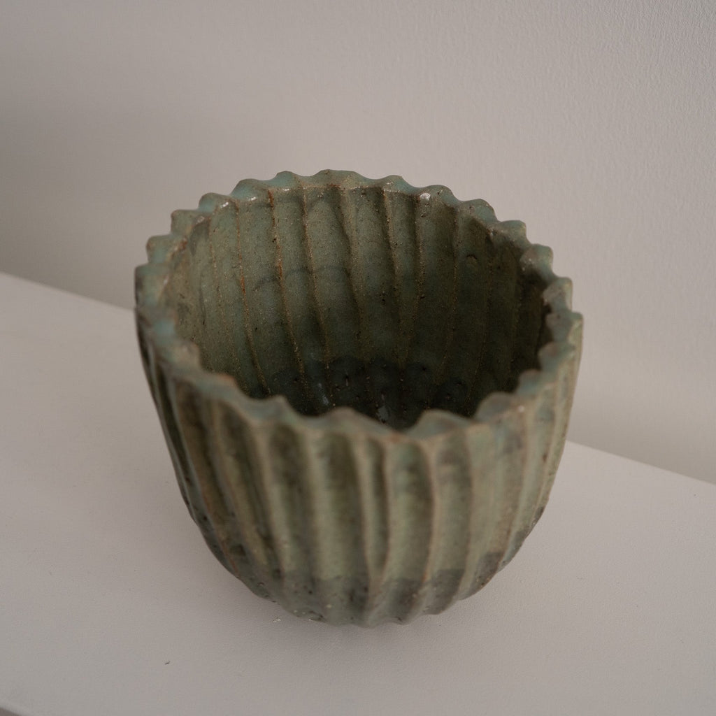 Schwere grüne Keramikschale mit Rillenstruktur, 3,8 kg, Atelier von Ehren Berlin