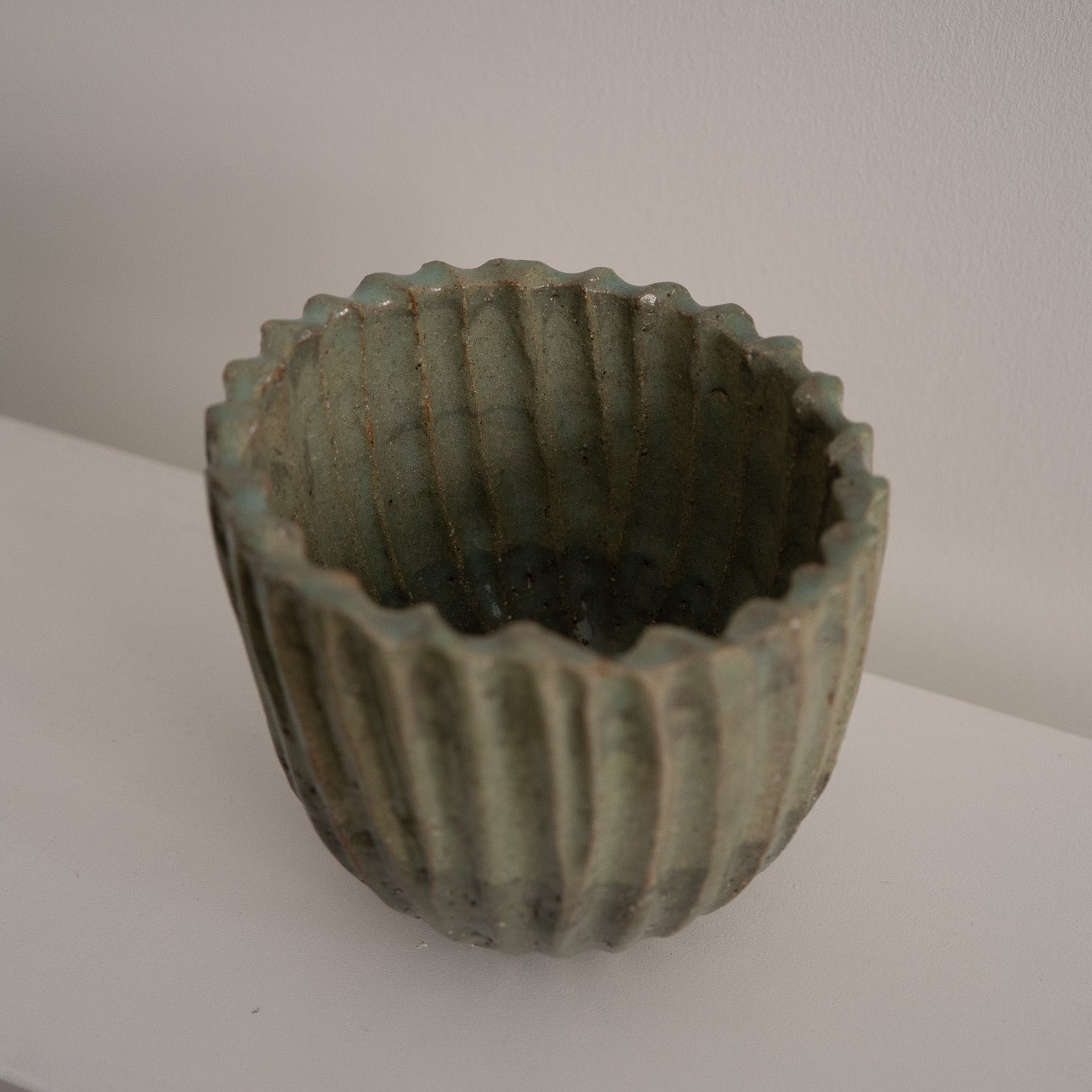 Schwere grüne Keramikschale mit Rillenstruktur, 3,8 kg, Atelier von Ehren Berlin
