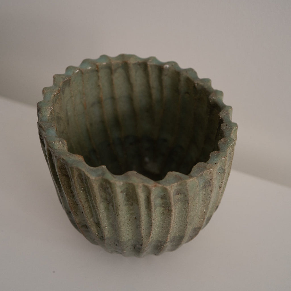 Schwere grüne Keramikschale mit Rillenstruktur, 3,8 kg, Atelier von Ehren Berlin