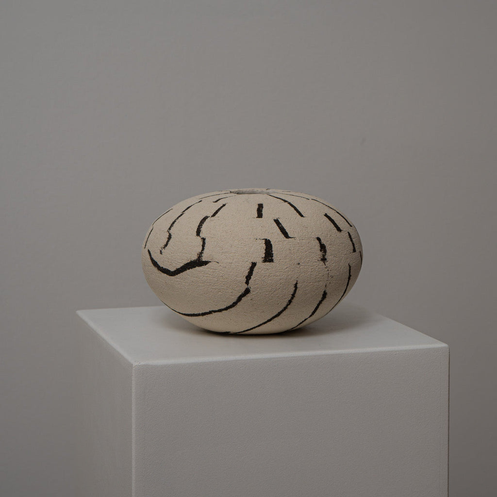 Atelier von Ehren-Vase schwarz weiß rund flach 