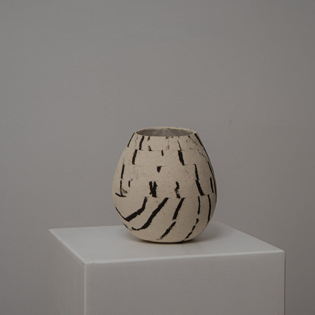 Atelier von Ehren-Duotone- schwarz weiß Vase- handmade in Berlin