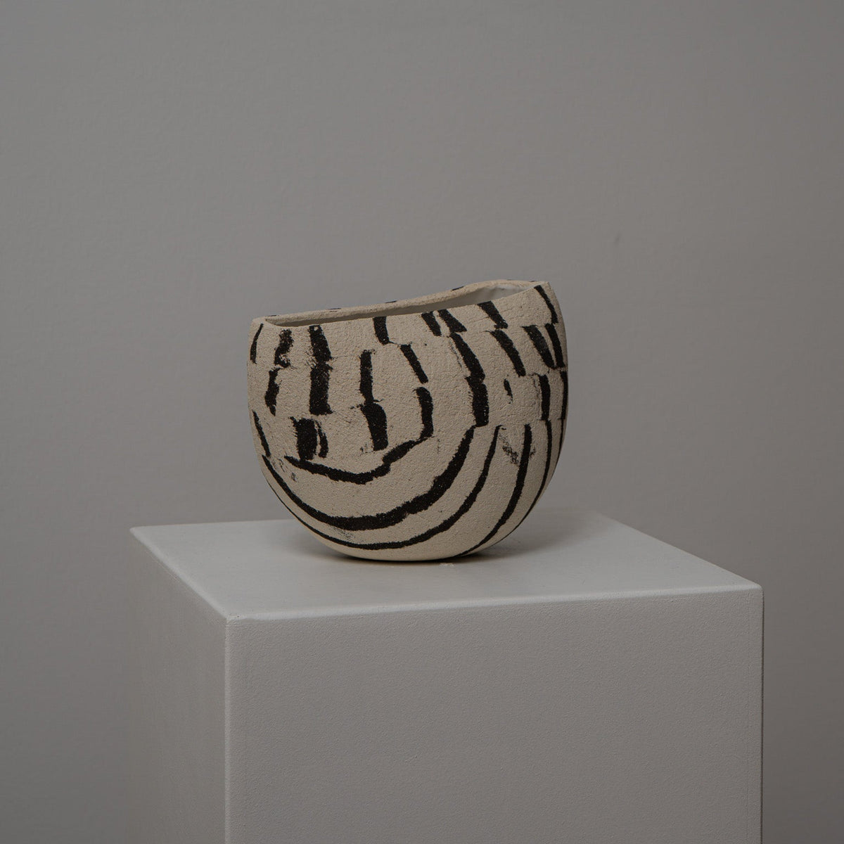 Atelier von Ehren - Vase - Duotone - halbrund