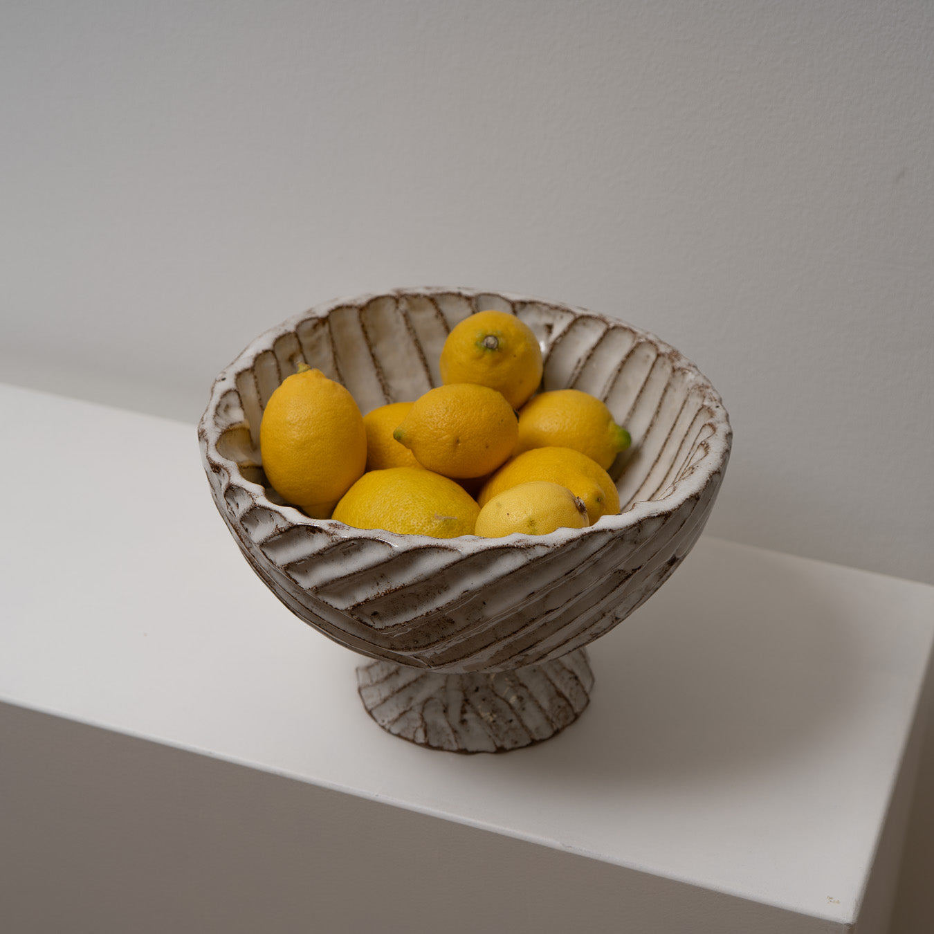 Schwere große runde Schüssel mit Struktur - erhöht Atelier von Ehren