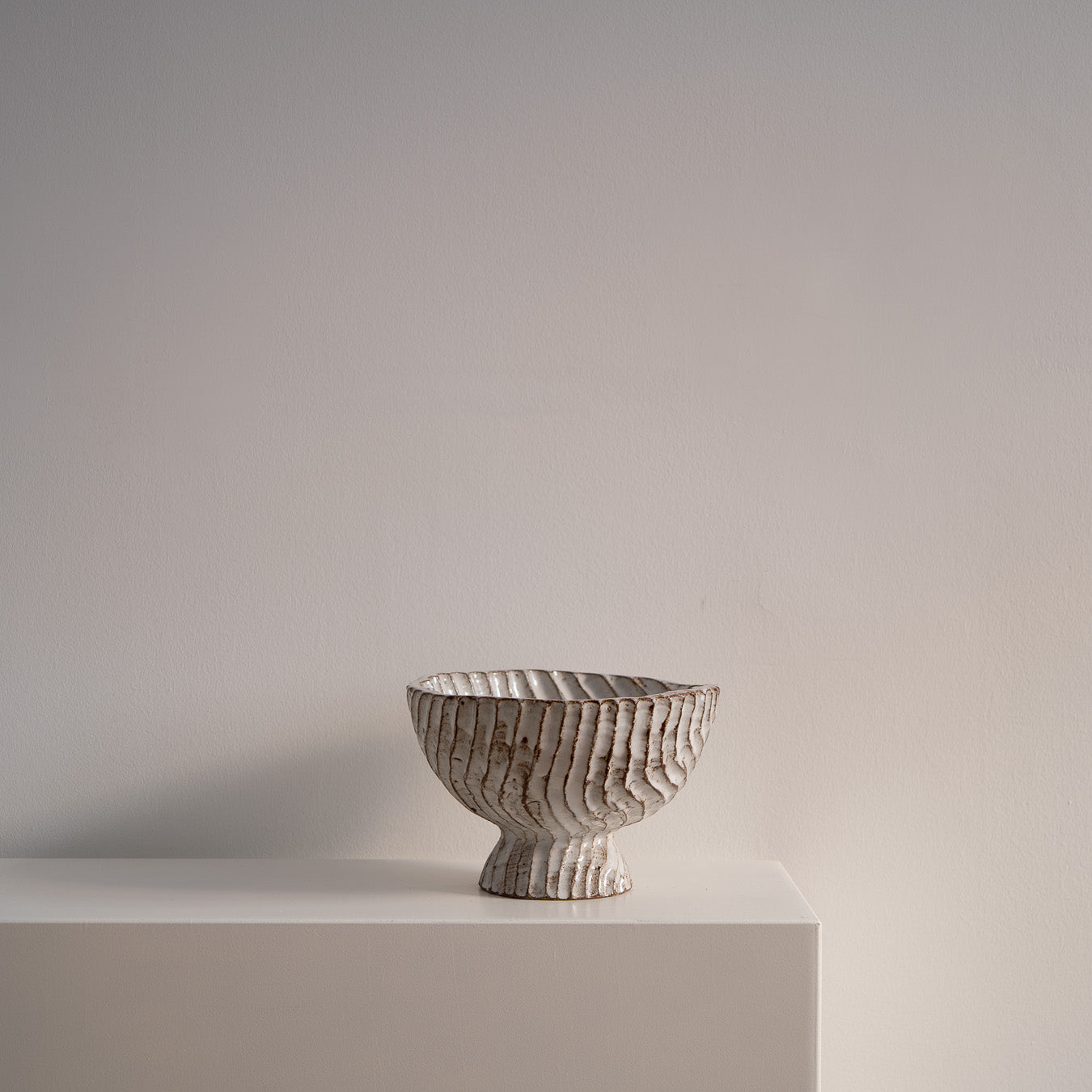 Schwere große runde Schüssel mit Struktur - erhöht Atelier von Ehren