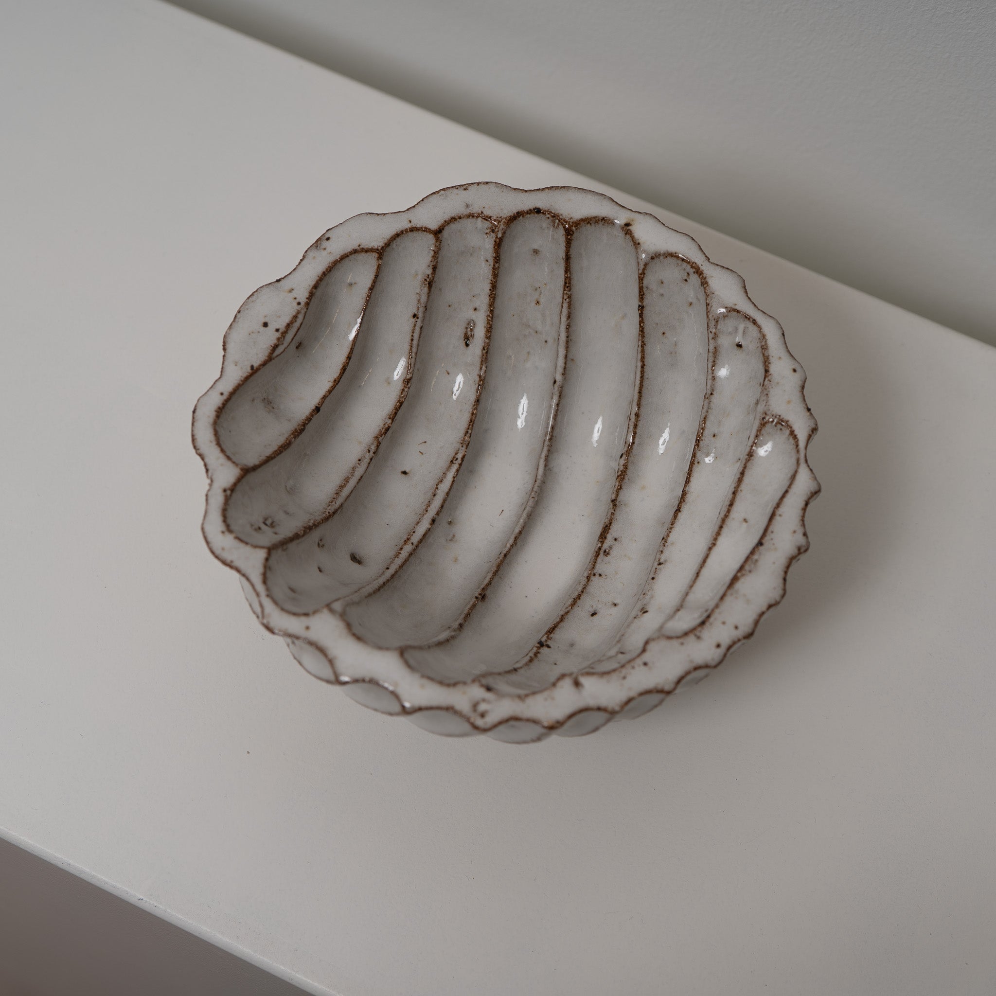 Schwere runde Schüssel mit Struktur Atelier von Ehren