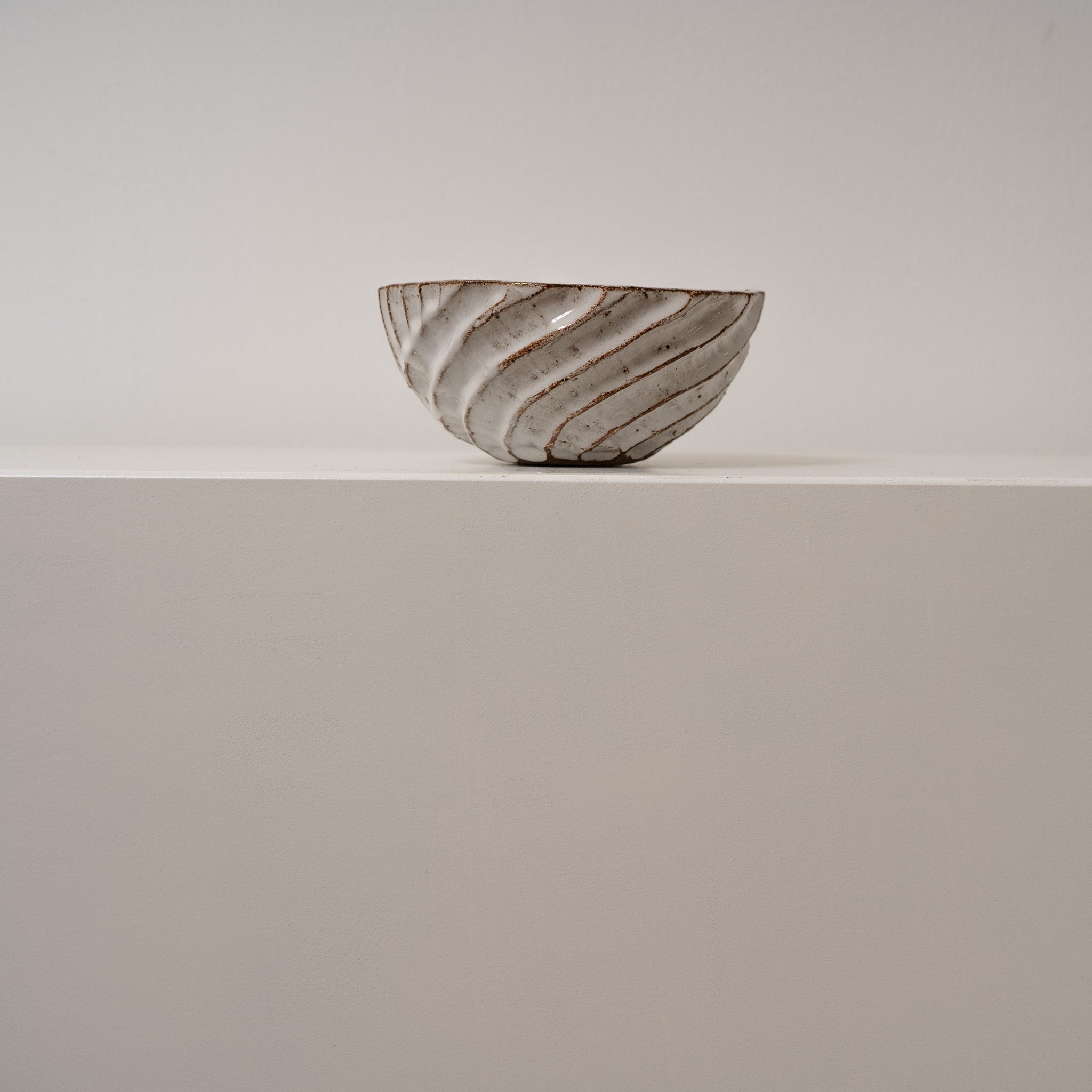 Schwere runde Schüssel mit Struktur Atelier von Ehren