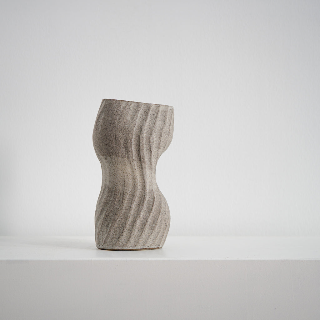 Even Beat - ovale Keramikvase beige matt, Serie ROUND & ROUND, Atelier von Ehren Berlin