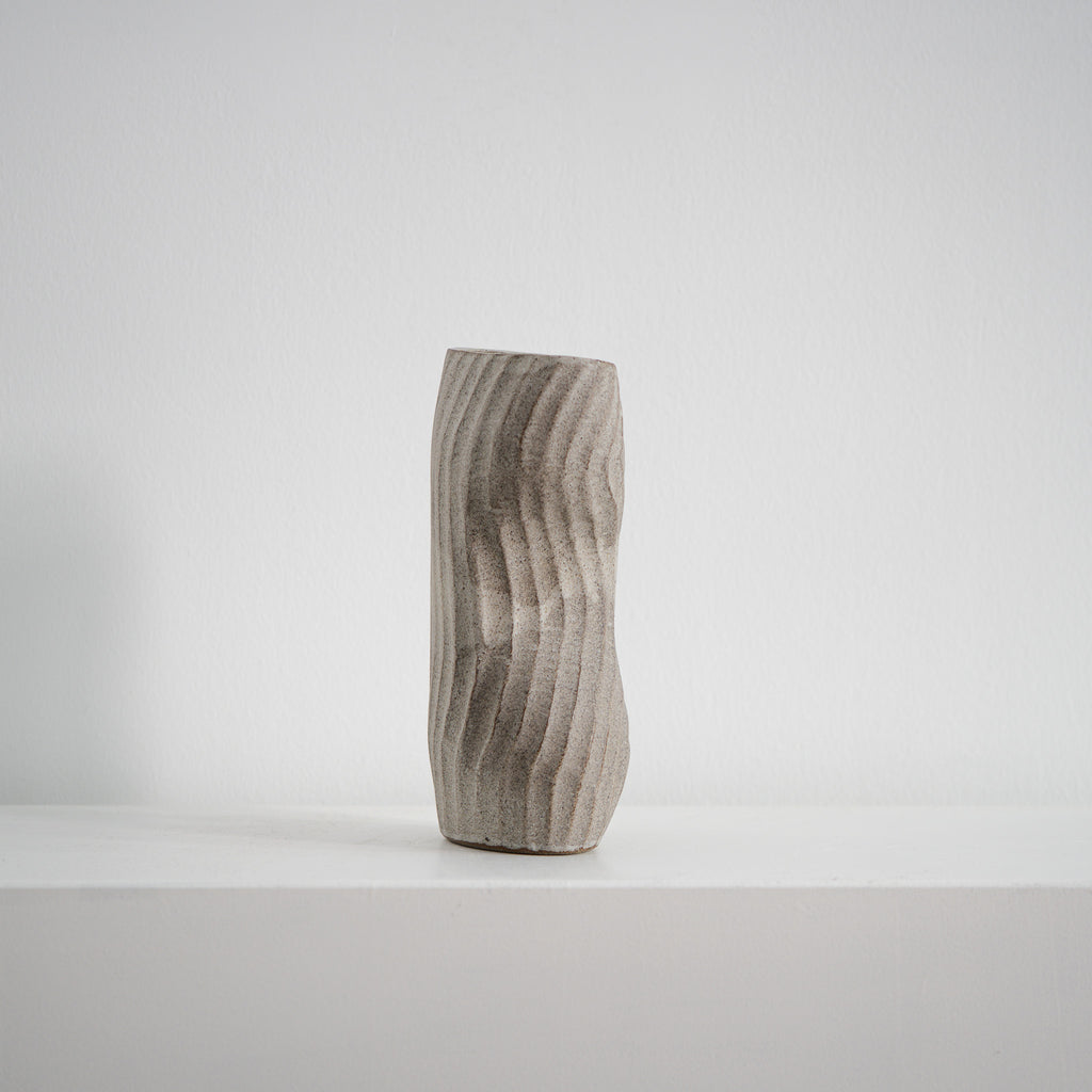 Even Beat - ovale Keramikvase beige matt, Serie ROUND & ROUND, Atelier von Ehren Berlin