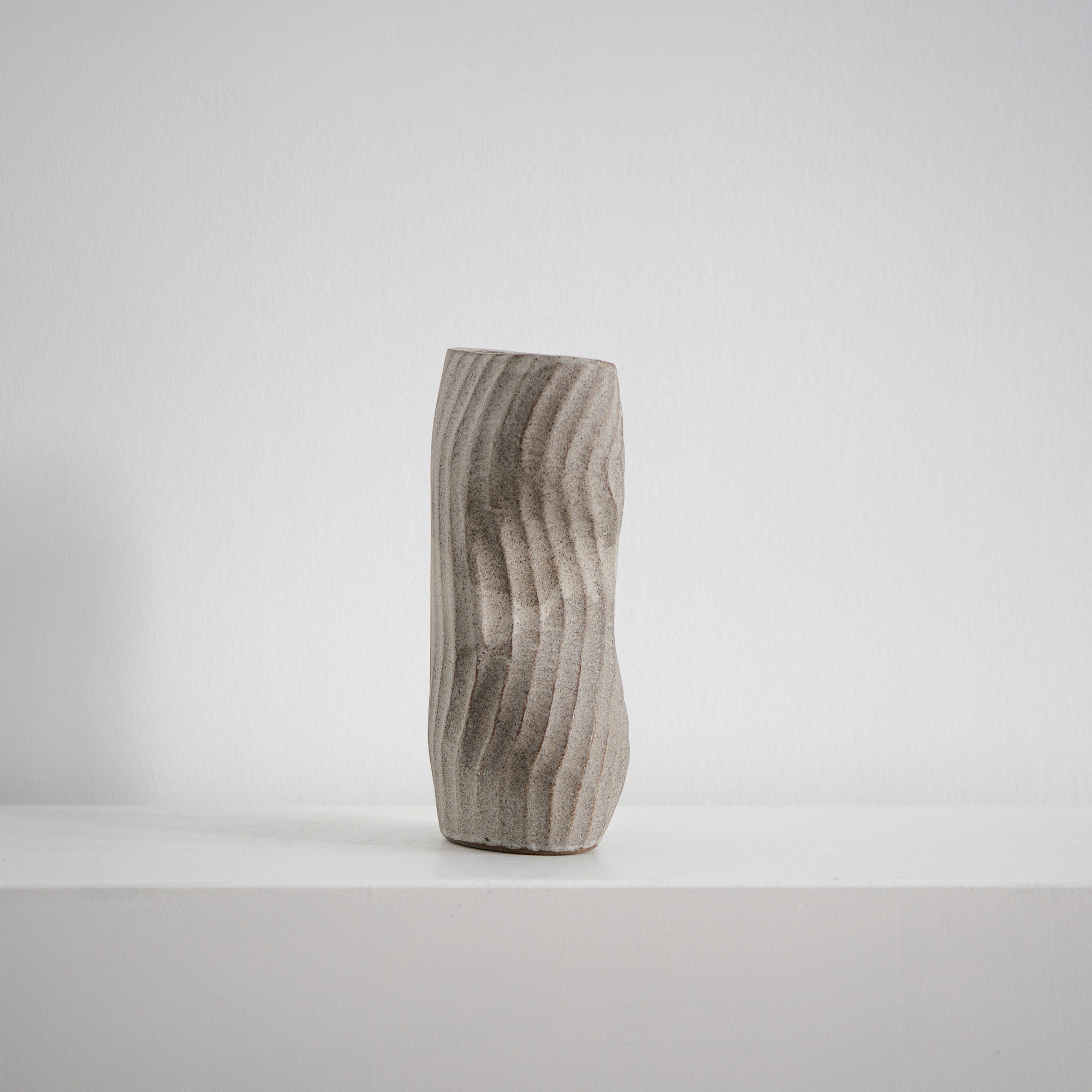 Even Beat - ovale Keramikvase beige matt, Serie ROUND & ROUND, Atelier von Ehren Berlin