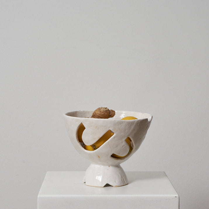 Atelier von Ehren Obstschale mit Loechern weiss