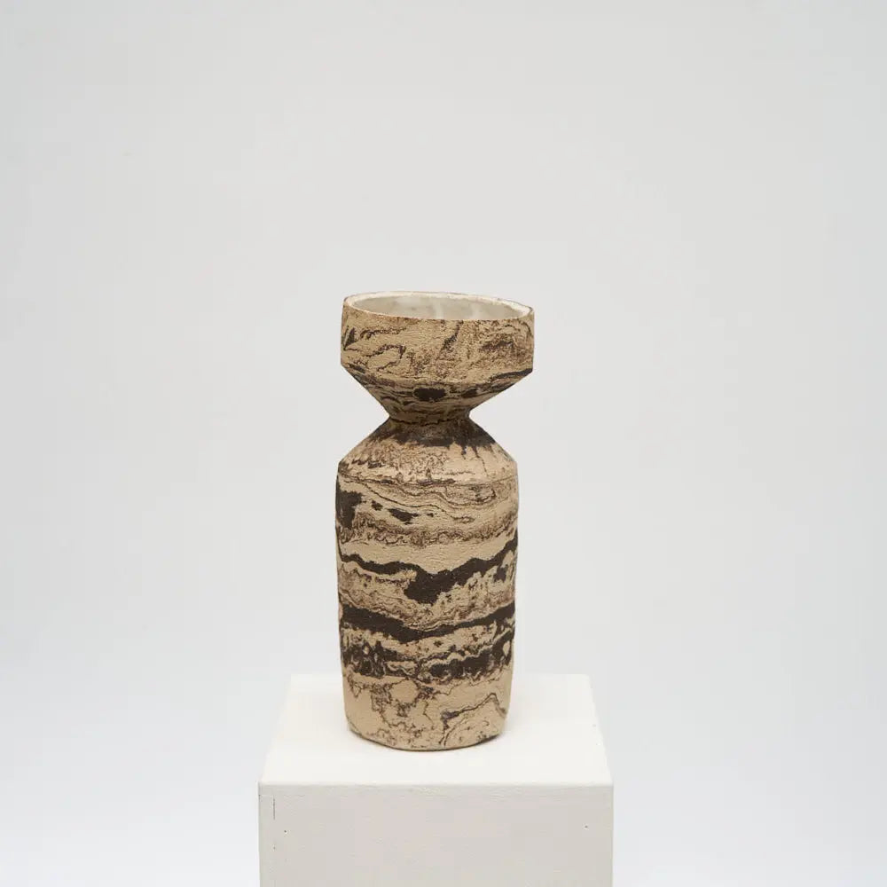 DUOTONE Vase, beige & schwarz, marmoriert, #10 Atelier von Ehren