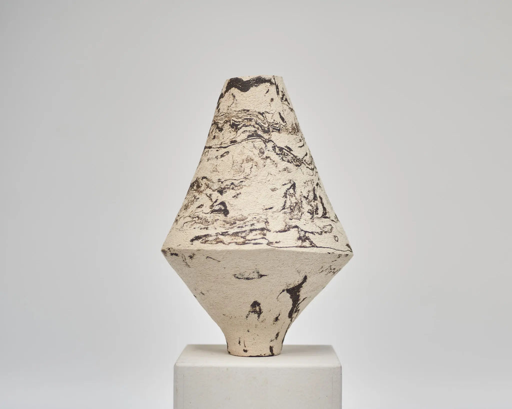 DUOTONE Vase, schwarz & weiß, marmoriert, mit einer Kante, #5 Atelier von Ehren