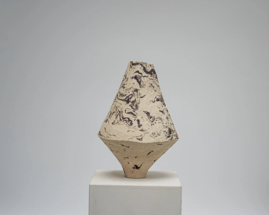 DUOTONE Vase, schwarz & weiß, marmoriert, mit einer Kante, #5 Atelier von Ehren