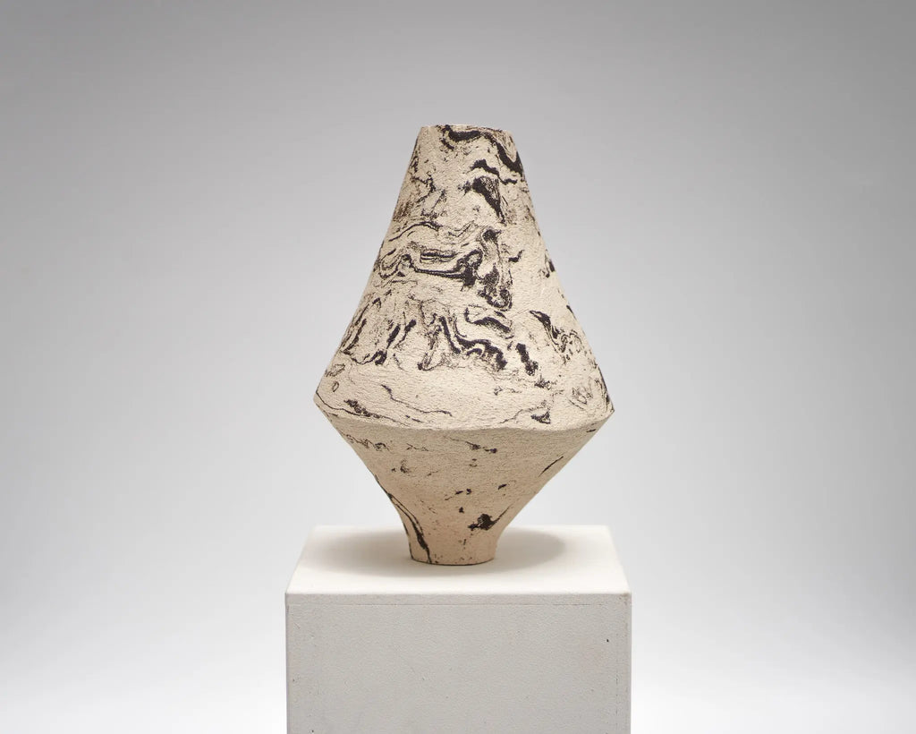 DUOTONE Vase, schwarz & weiß, marmoriert, mit einer Kante, #5 Atelier von Ehren