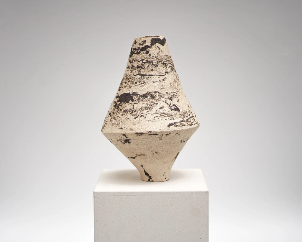 DUOTONE Vase, schwarz & weiß, marmoriert, mit einer Kante, #5 Atelier von Ehren