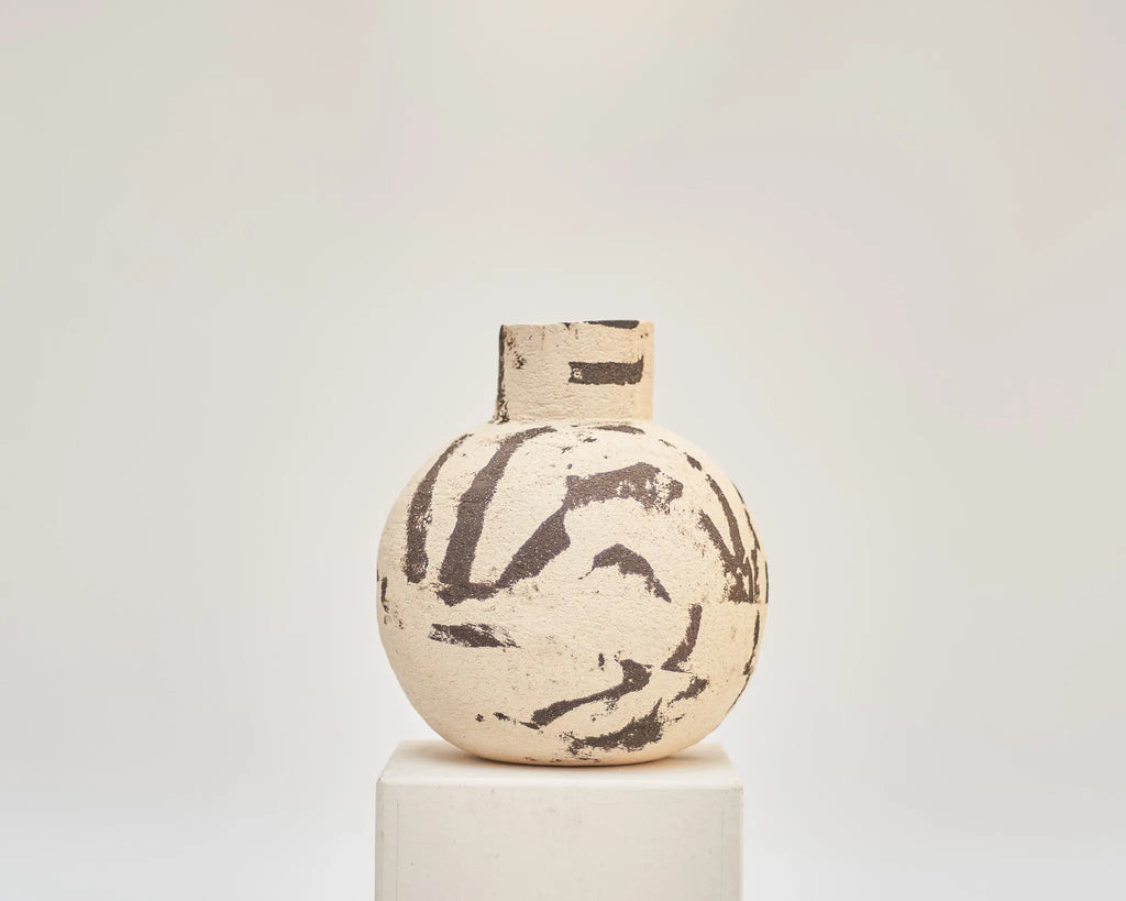 DUOTONE vase b&w mit rundem Körper und kurzem Hals #8 Atelier von Ehren