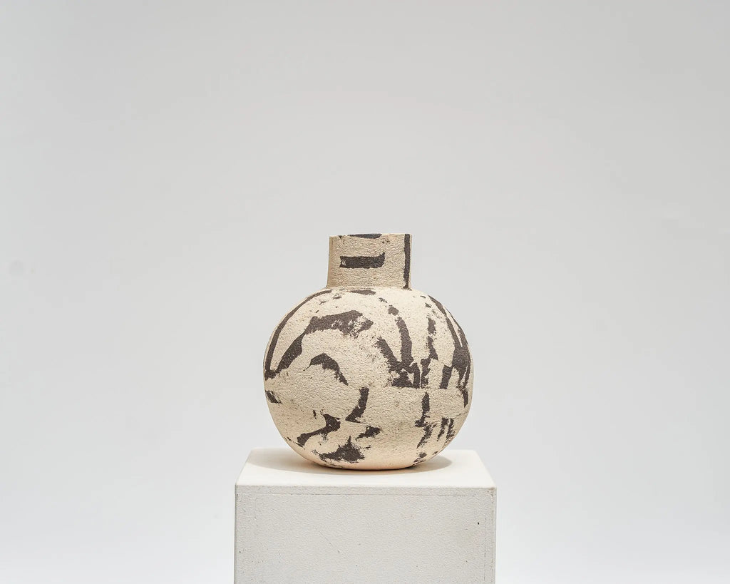 DUOTONE vase b&w mit rundem Körper und kurzem Hals #8 Atelier von Ehren