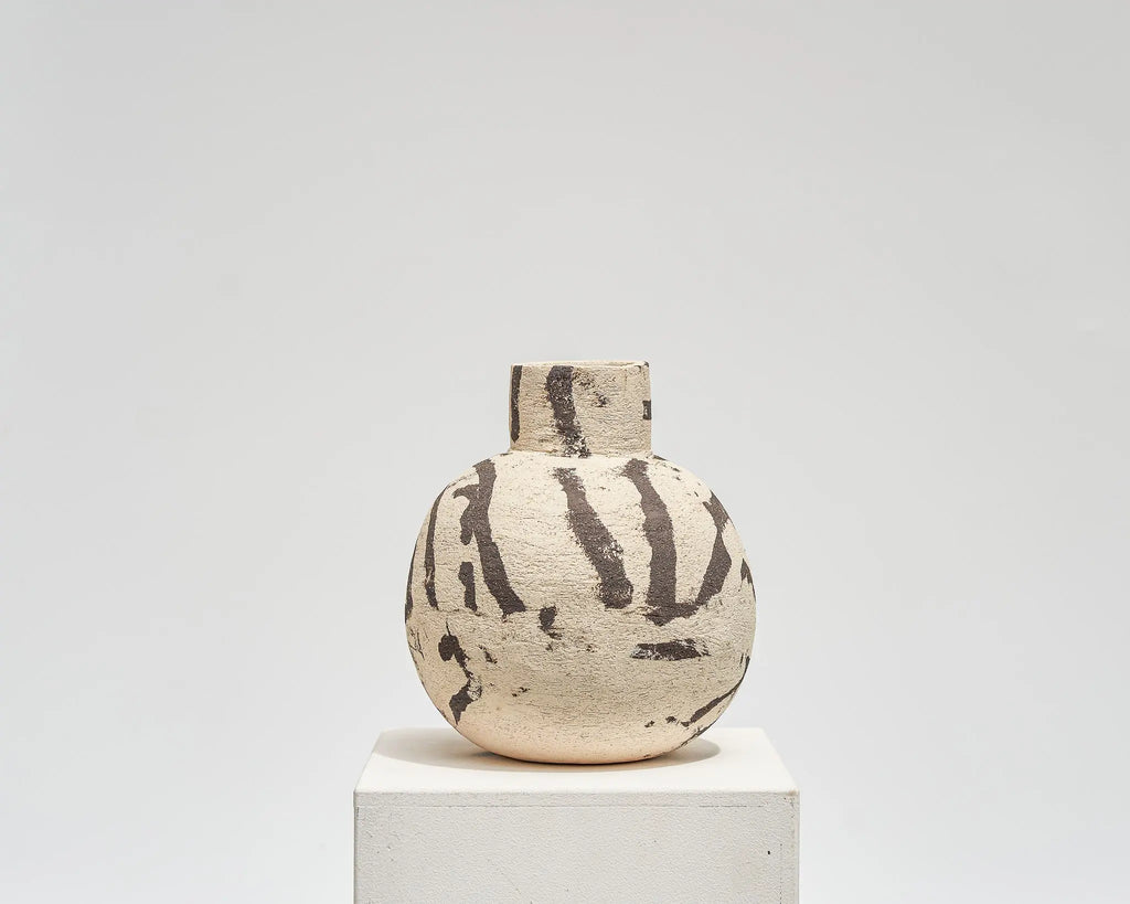 DUOTONE vase b&w mit rundem Körper und kurzem Hals #8 Atelier von Ehren