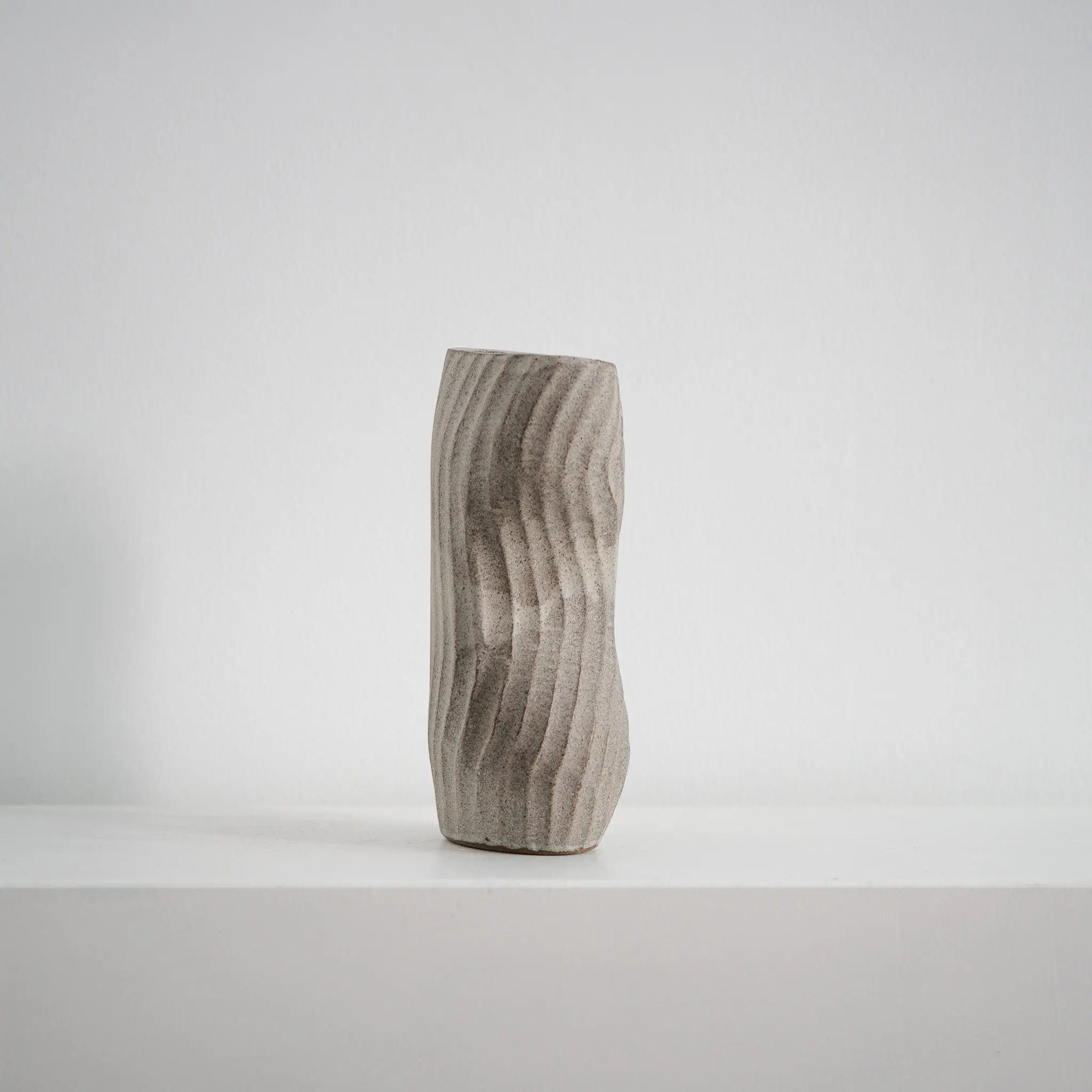 Even Beat - ovale Keramikvase beige matt, Serie ROUND & ROUND, Atelier von Ehren Berlin