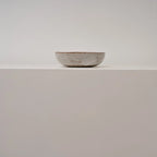 Flache Schale mit geometrischen Innenrelief Atelier von Ehren