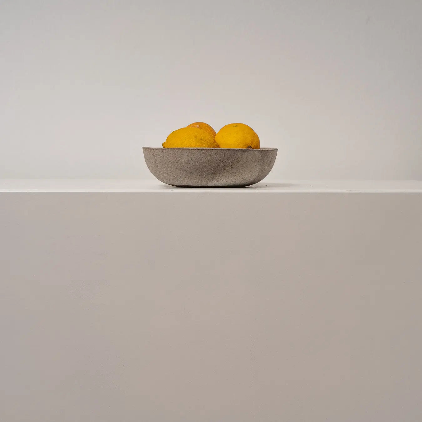 Runde gewölbte Schale - stein Atelier von Ehren