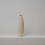 Schlanke Keramikvase beige, Serie SCHATTENFÄNGER, Atelier von Ehren Berlin