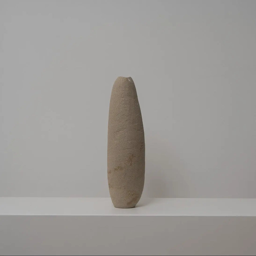 Schmale Keramikvase braun-beige, Serie SCHATTENFÄNGER, Atelier von Ehren Berlin