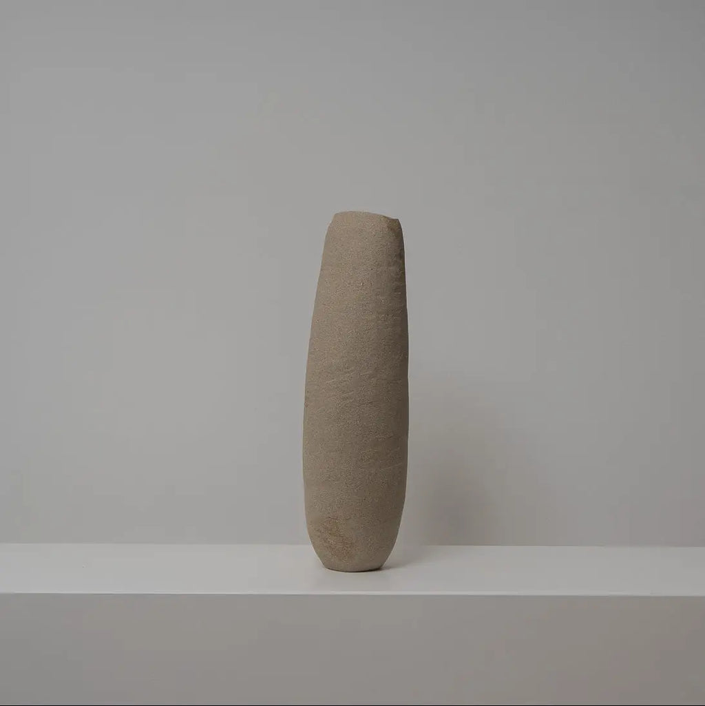 Schmale Keramikvase braun-beige, Serie SCHATTENFÄNGER, Atelier von Ehren Berlin