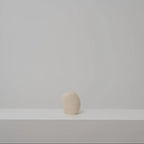 Kleines Keramikobjekt beige, Serie SCHATTENFÄNGER, Atelier von Ehren Berlin