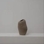Bauchige asymetrische Keramikvase braun-beige, Serie SCHATTENFÄNGER, Atelier von Ehren Berlin
