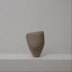Bauchige asymetrische Keramikvase braun-beige, Serie SCHATTENFÄNGER, Atelier von Ehren Berlin