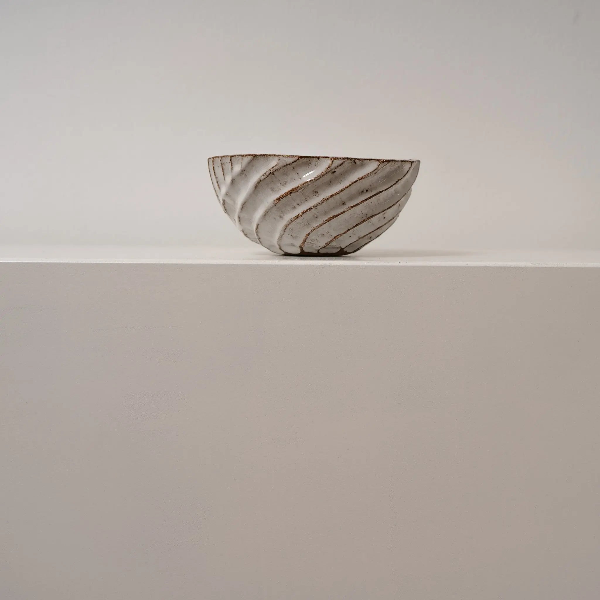 Schwere runde Schüssel mit Struktur Atelier von Ehren