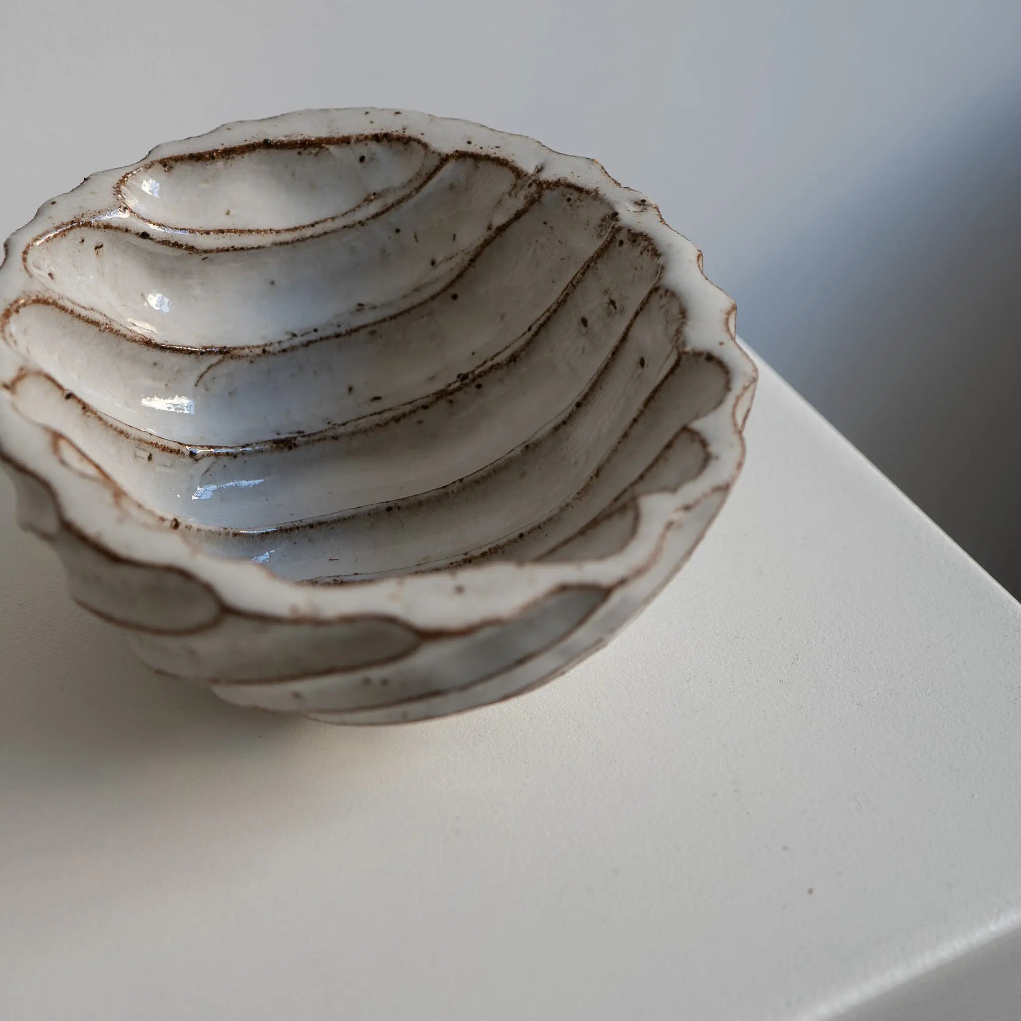 Schwere runde Schüssel mit Struktur Atelier von Ehren